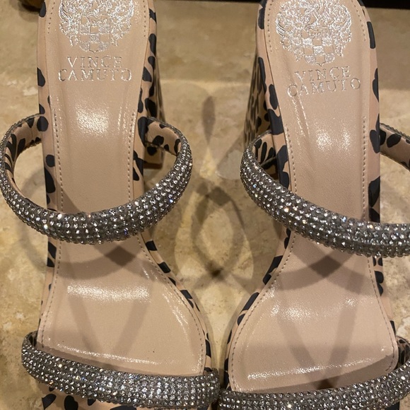 Vince Camuto leopard sandals - Picture 4 of 11